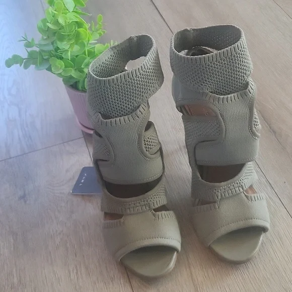 Zara l Size 37 Elegant Olive Green Women's Heels l Grad Night - Picture 3 of 9